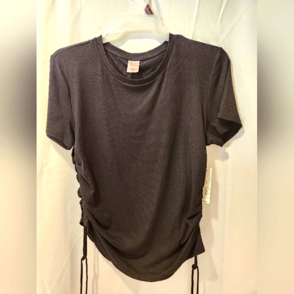 Tshirt with string gathering on each side